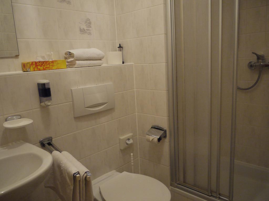 Hotel Ebner バート・ケーニッヒスホーフェン・イム・グラープフェルト 部屋 写真