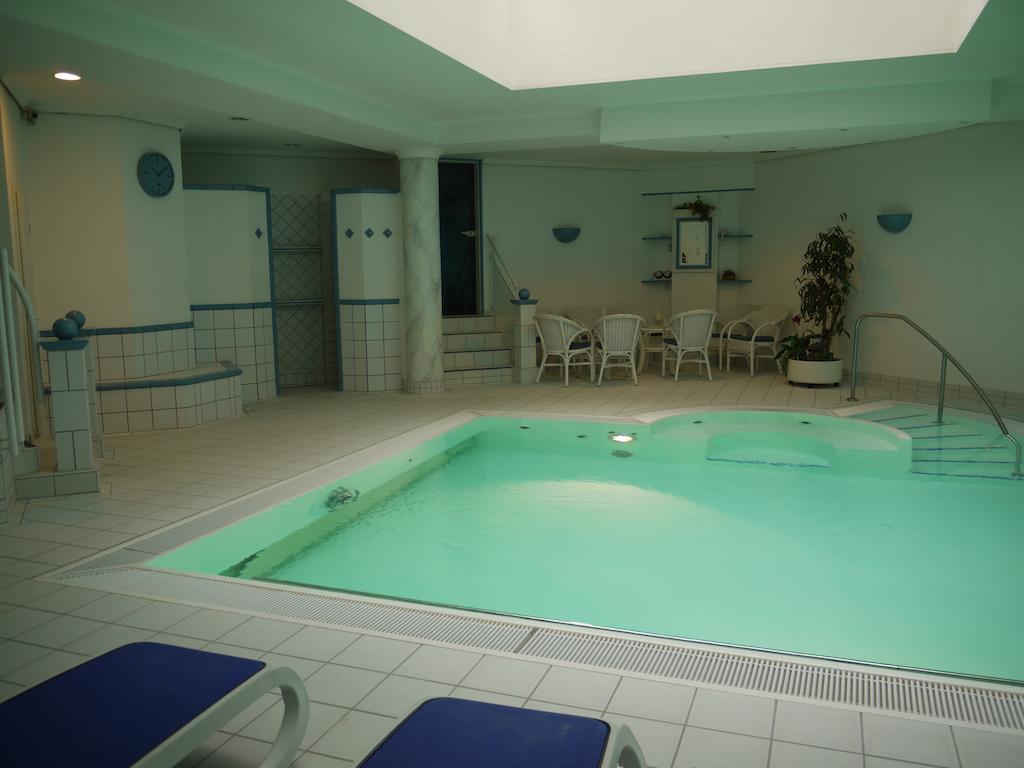 Hotel Ebner バート・ケーニッヒスホーフェン・イム・グラープフェルト エクステリア 写真