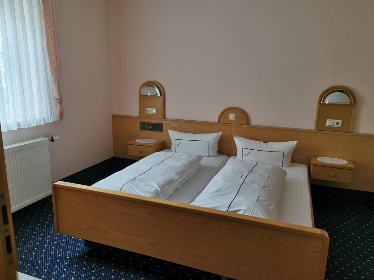 Hotel Ebner バート・ケーニッヒスホーフェン・イム・グラープフェルト エクステリア 写真